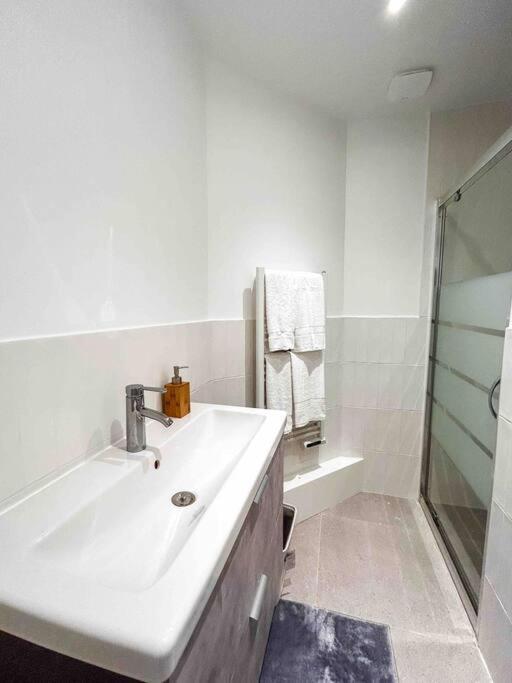 Apartament La Vie Est Belle A Montreuil Wi-Fi & Metro 9 Parking Gratuit Zewnętrze zdjęcie